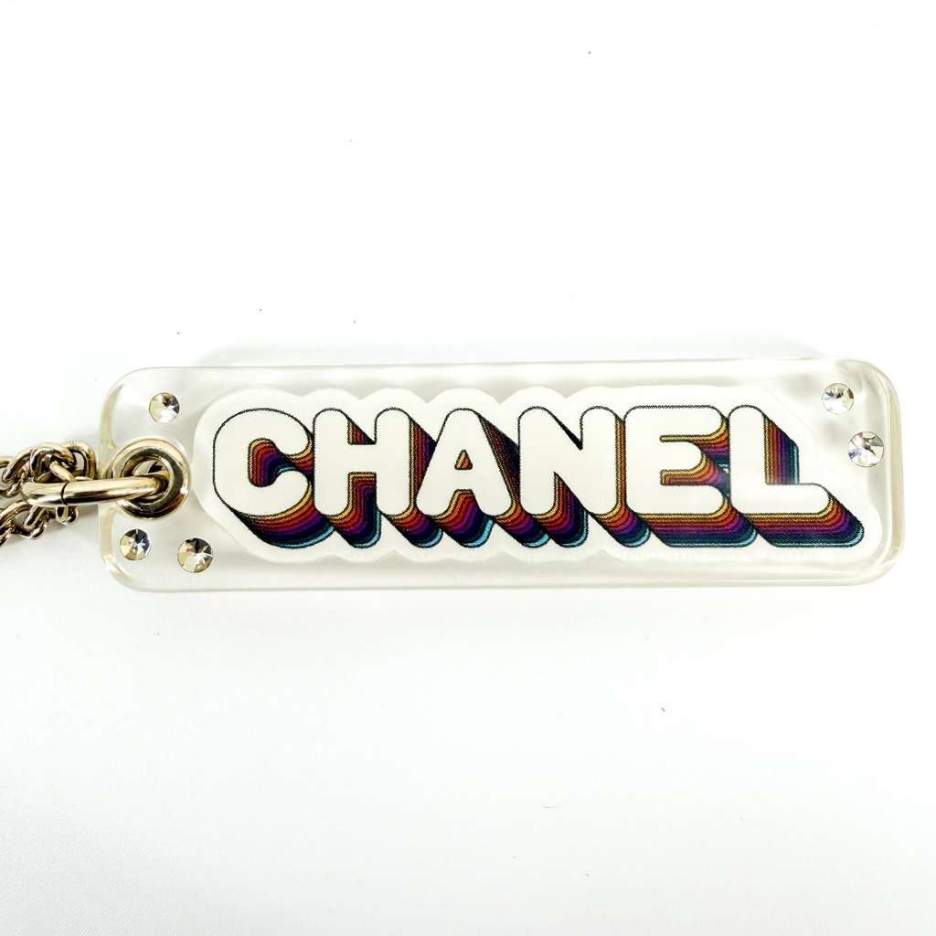 Chanel 23C Chanel Hotel Heart Rainbow Charm Necklace Gold Gold Gold Good - Model View