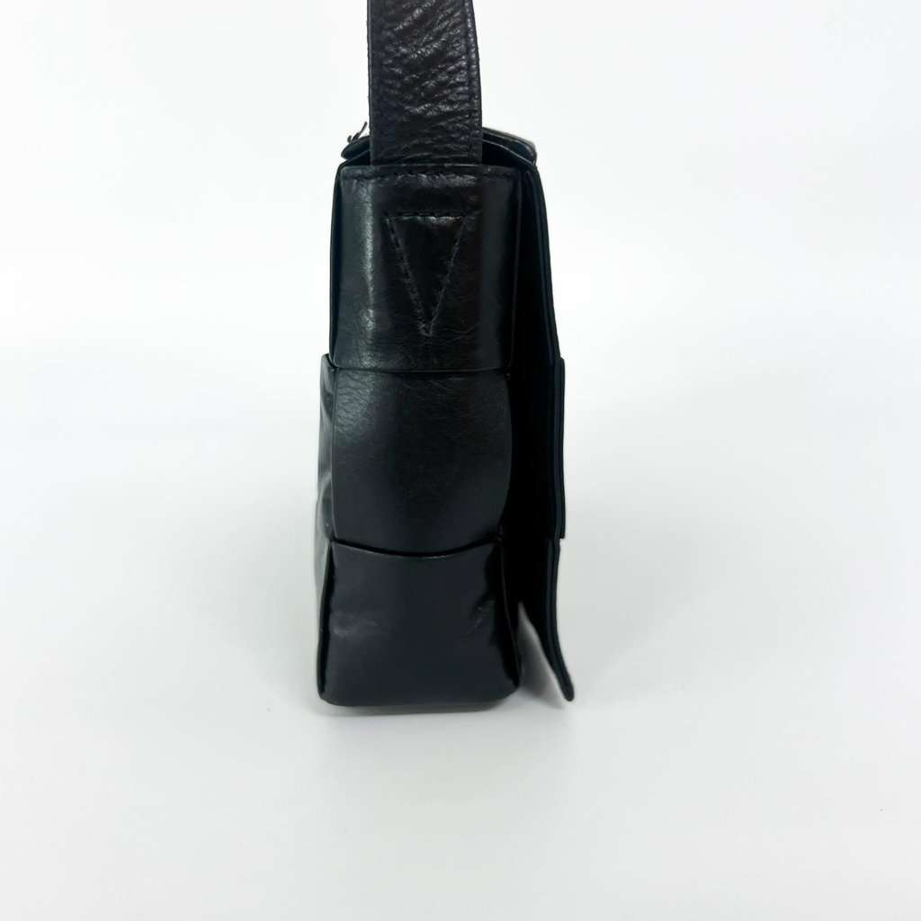 Bottega Veneta Cassette Bag Black Vintage Calf Silver Hardware Black Leather Good - Inside View