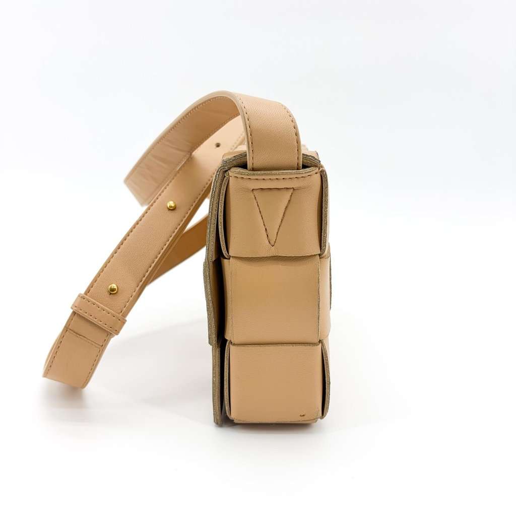 Bottega Veneta Cassette Bag Beige Beige Leather Very good - Model View