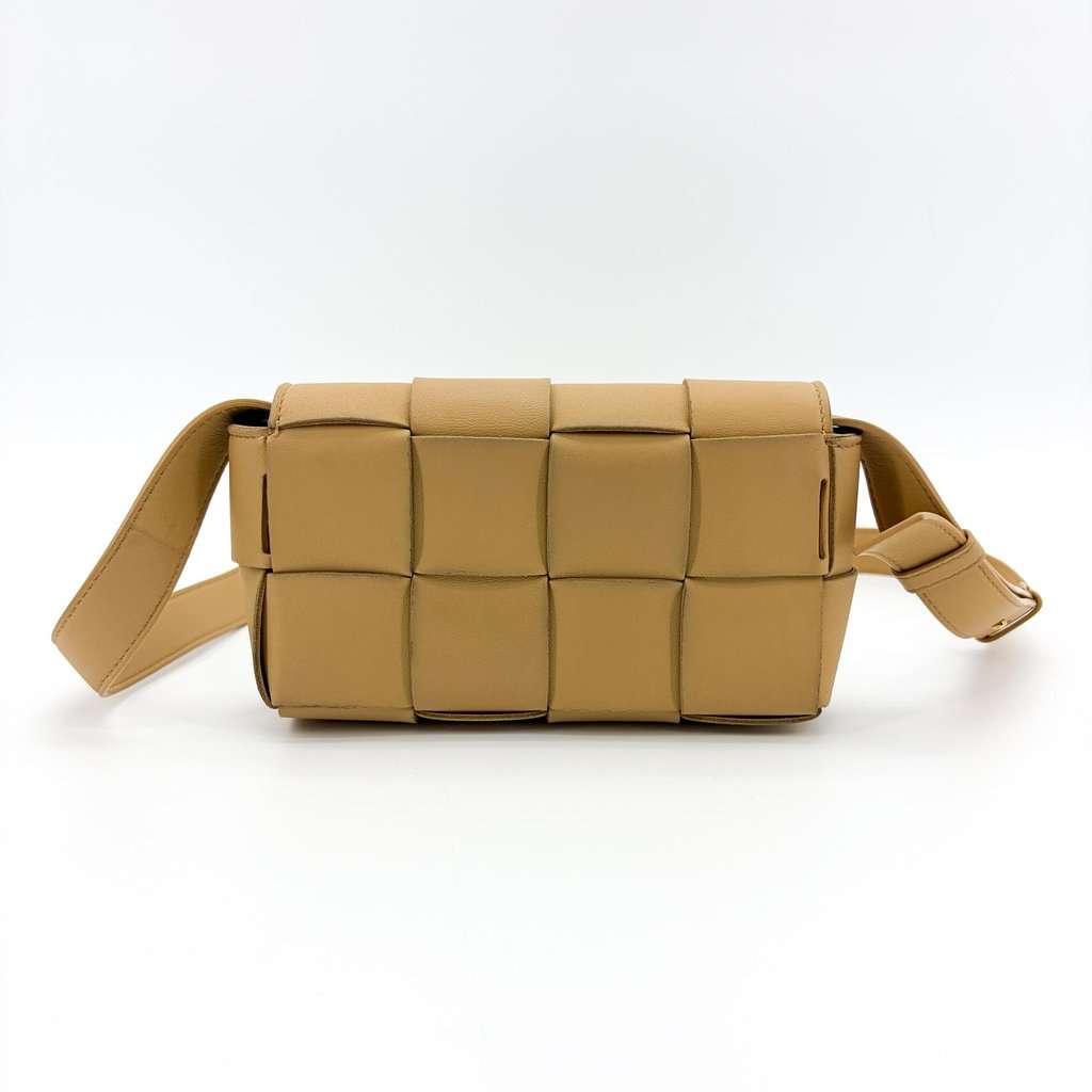 Bottega Veneta Cassette Bag Almond Beige Leather Very good - Inside View