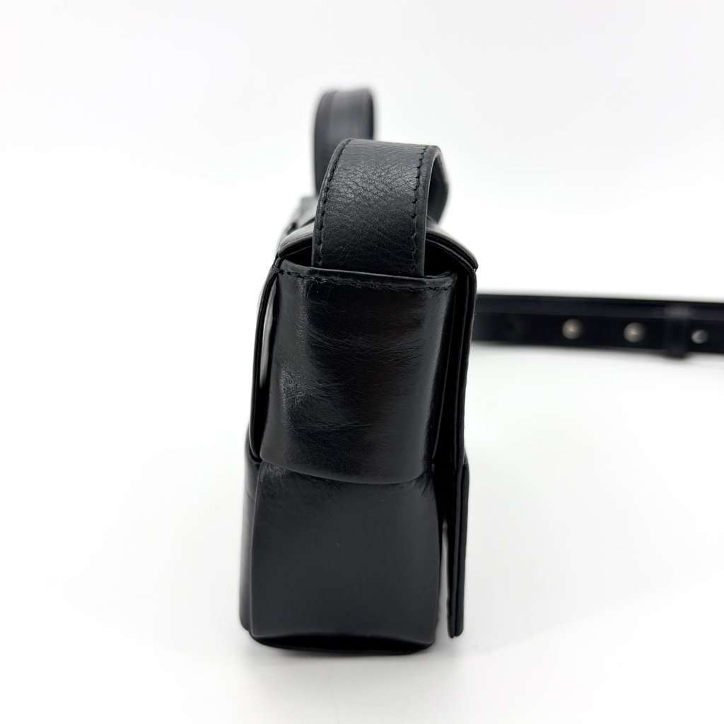 Bottega Veneta Mini Cassette Bag Black Black Leather Good - Model View