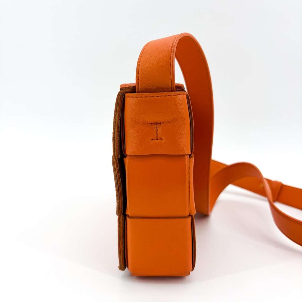 Bottega Veneta Cassette Shoulder Bag Orange Orange Leather Very good - Model View