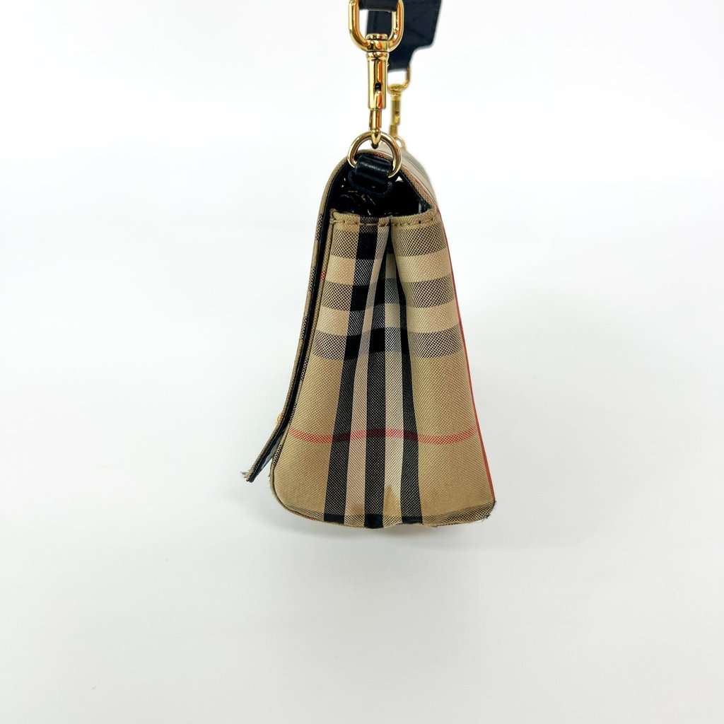 Burberry Vintage Check Note Crossbody Bag Archive Beige Black Good - Model View