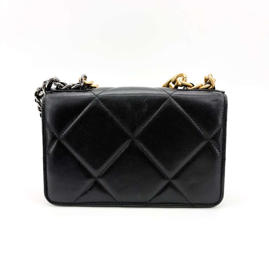Chanel 19 Wallet on Chain Black Black Leather Very good - Inside View