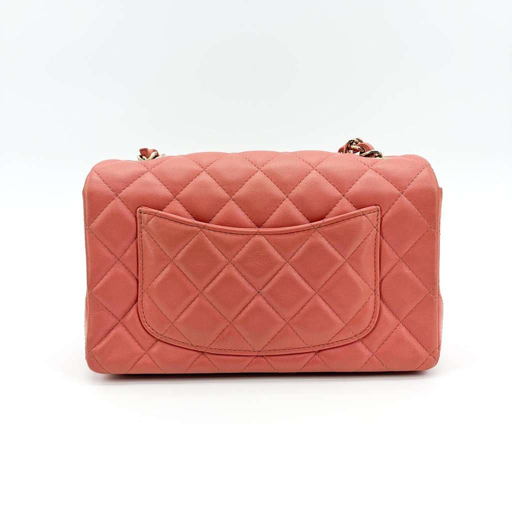 Chanel Classic Flap Bag Medium Gold Hardware Coral Pink Pink Leather Very good - Inside View