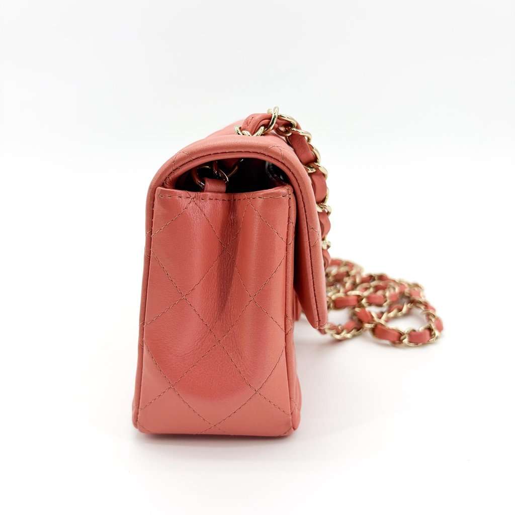 Chanel Classic Flap Bag Medium Gold Hardware Coral Pink Pink Leather Very good - Box View