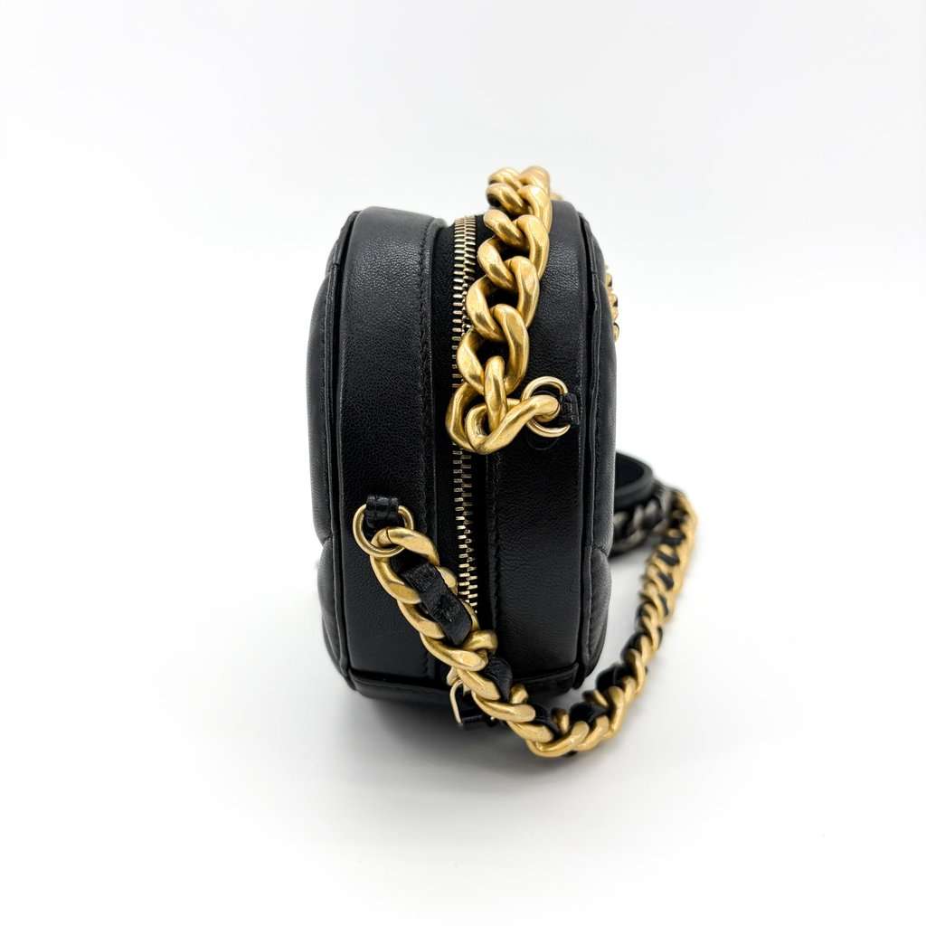 Chanel 19 Round Clutch with Chain Black Black Leather Very good - Model View