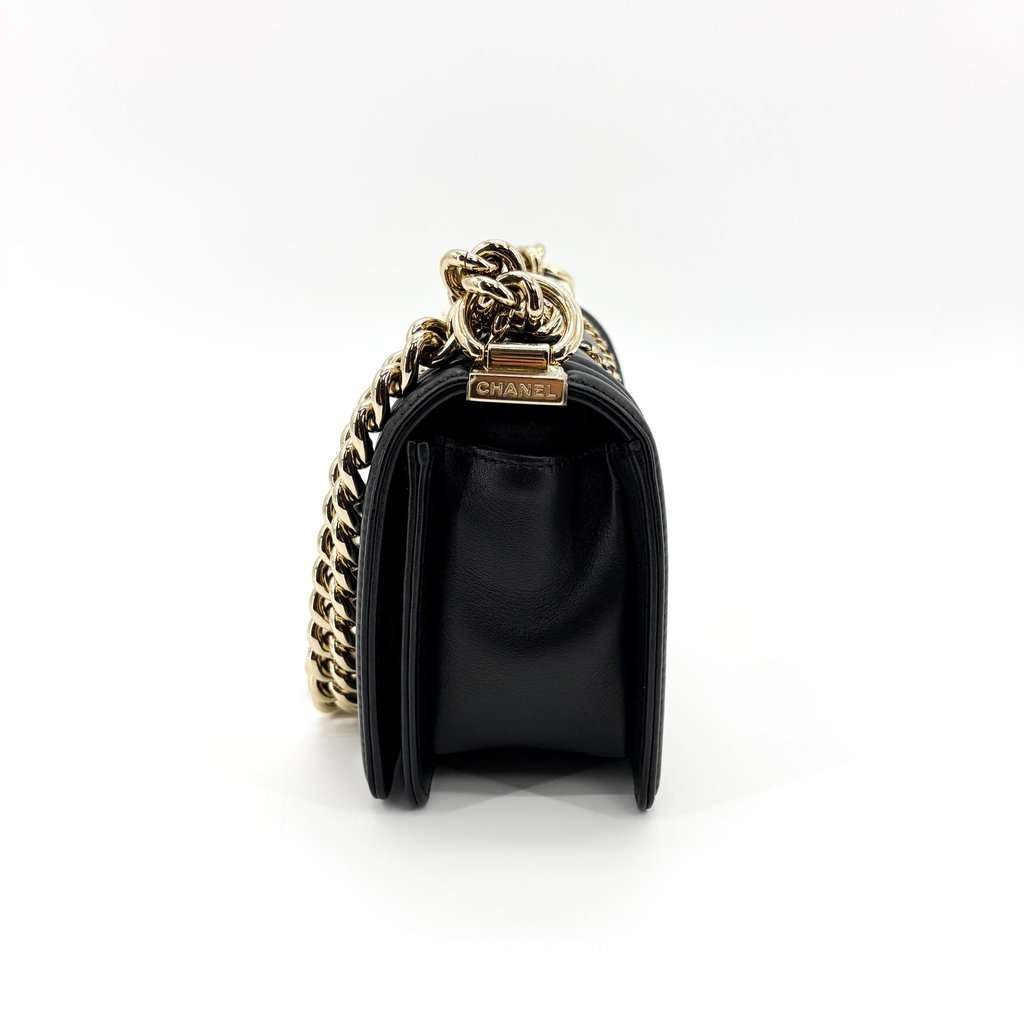 Chanel Boy Chanel Flap Bag Chain Emblem Small Black Gold Hardware Black Leather Very good - Inside View