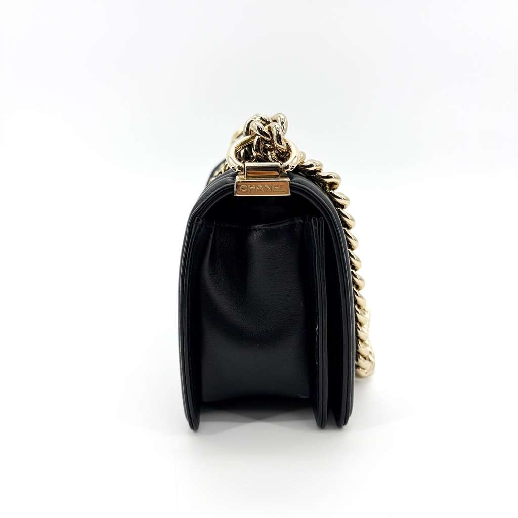 Chanel Boy Chanel Flap Bag Chain Emblem Small Black Gold Hardware Black Leather Very good - Model View
