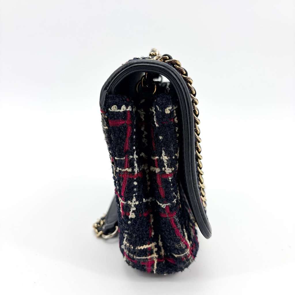 Chanel CC Filigrigue Tweed Flap Bag Medium Black Red Black Tweed Very good - Box View