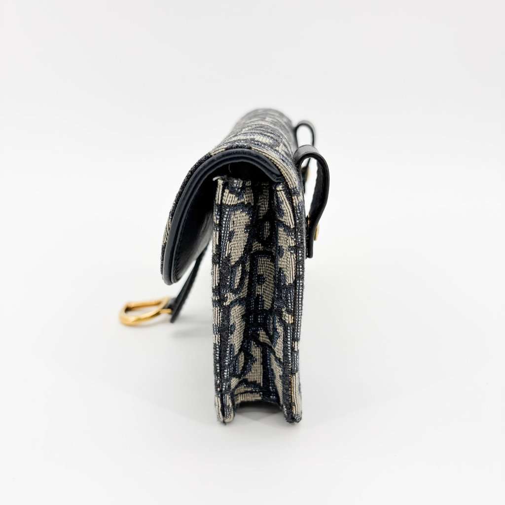 Dior Saddle Slim Pouch Blue Oblique Jacquard Beige Jacquard Very good - Model View