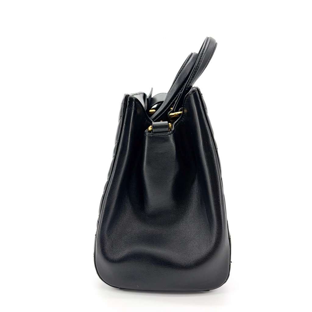 Gucci GG Marmont Matelassé Small Tote Bag Black Black Leather Very good - Model View