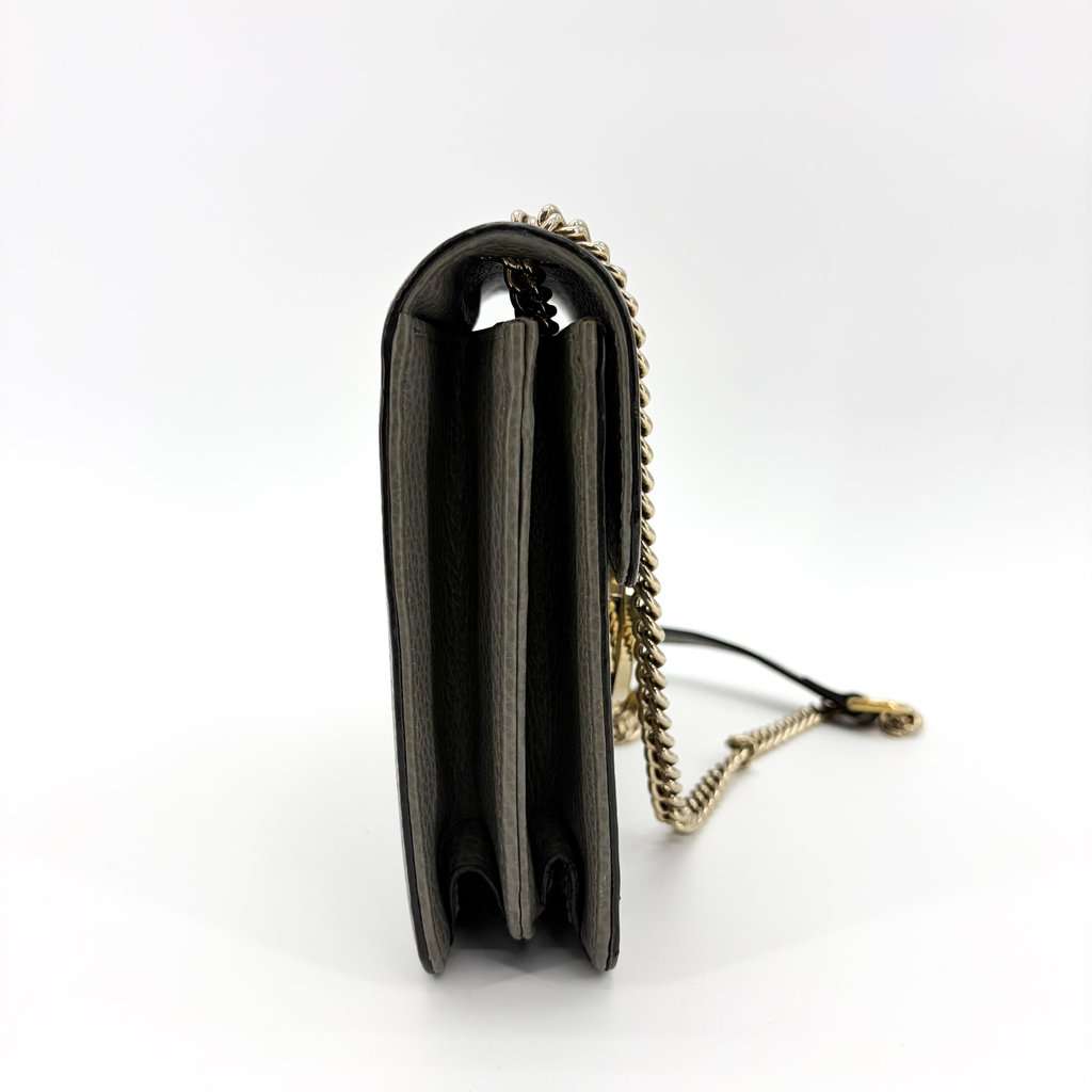 Gucci Interlocking G Chain Shoulder Bag Gray Gold Leather Fair - Model View