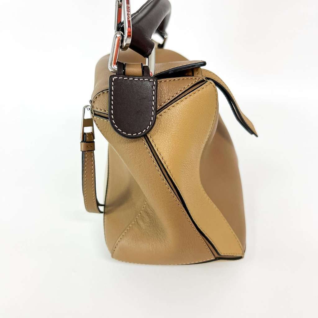 Loewe Small Puzzle Bag Soft Grain Calfskin Sand/Mink/Light Oat Beige Leather Very good - Model View