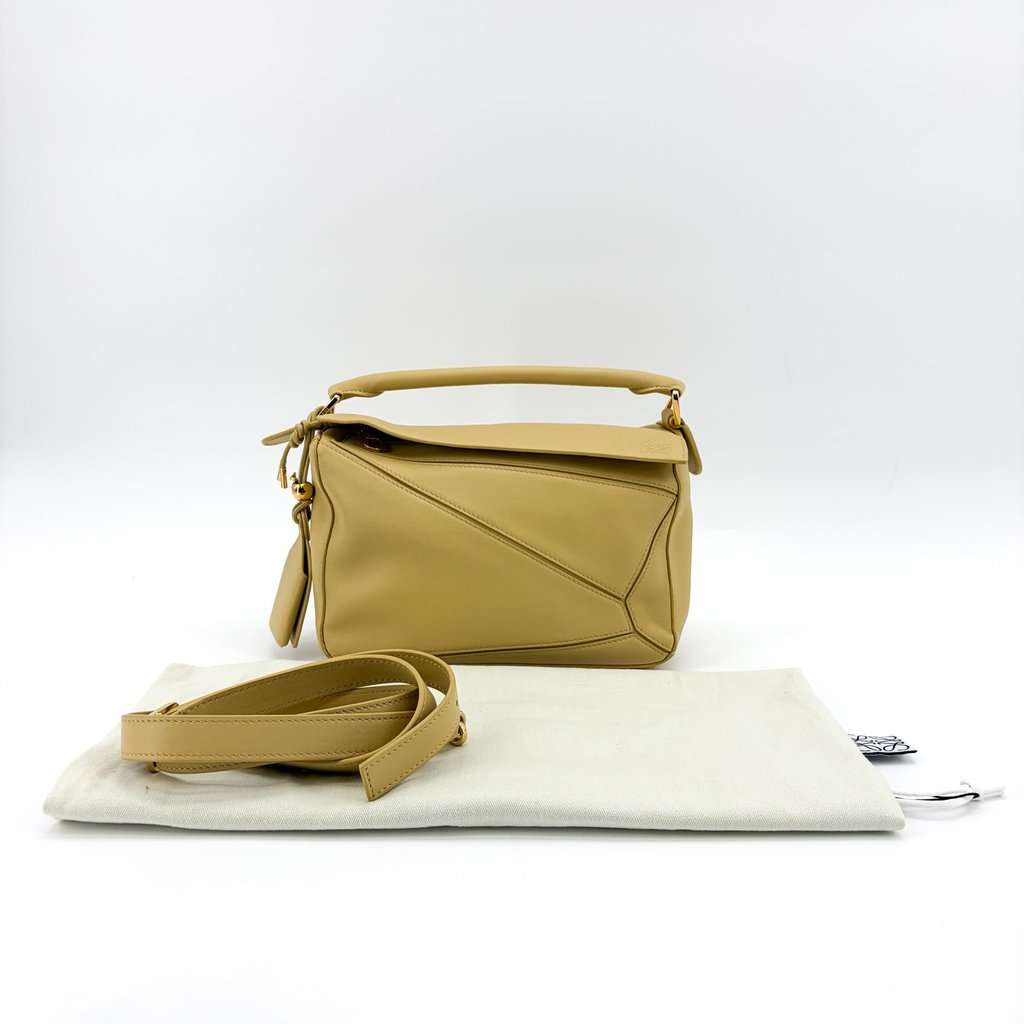Loewe Classic Small Puzzle Bag Sand Gold Hardware Beige Leather Very good - Back View