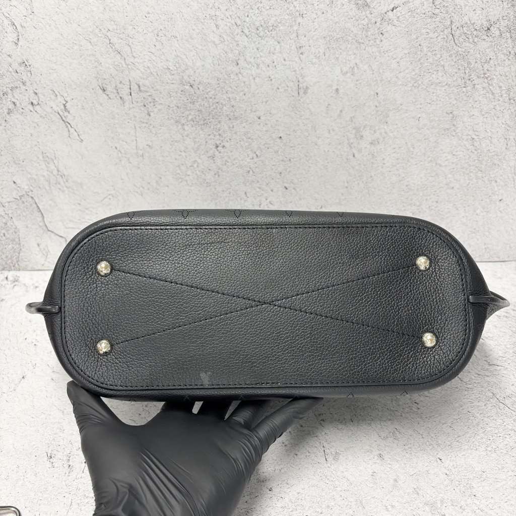 Louis Vuitton Girolata Black M54402 GIROLATA MAHINA NOIR Black Leather Good - Model View