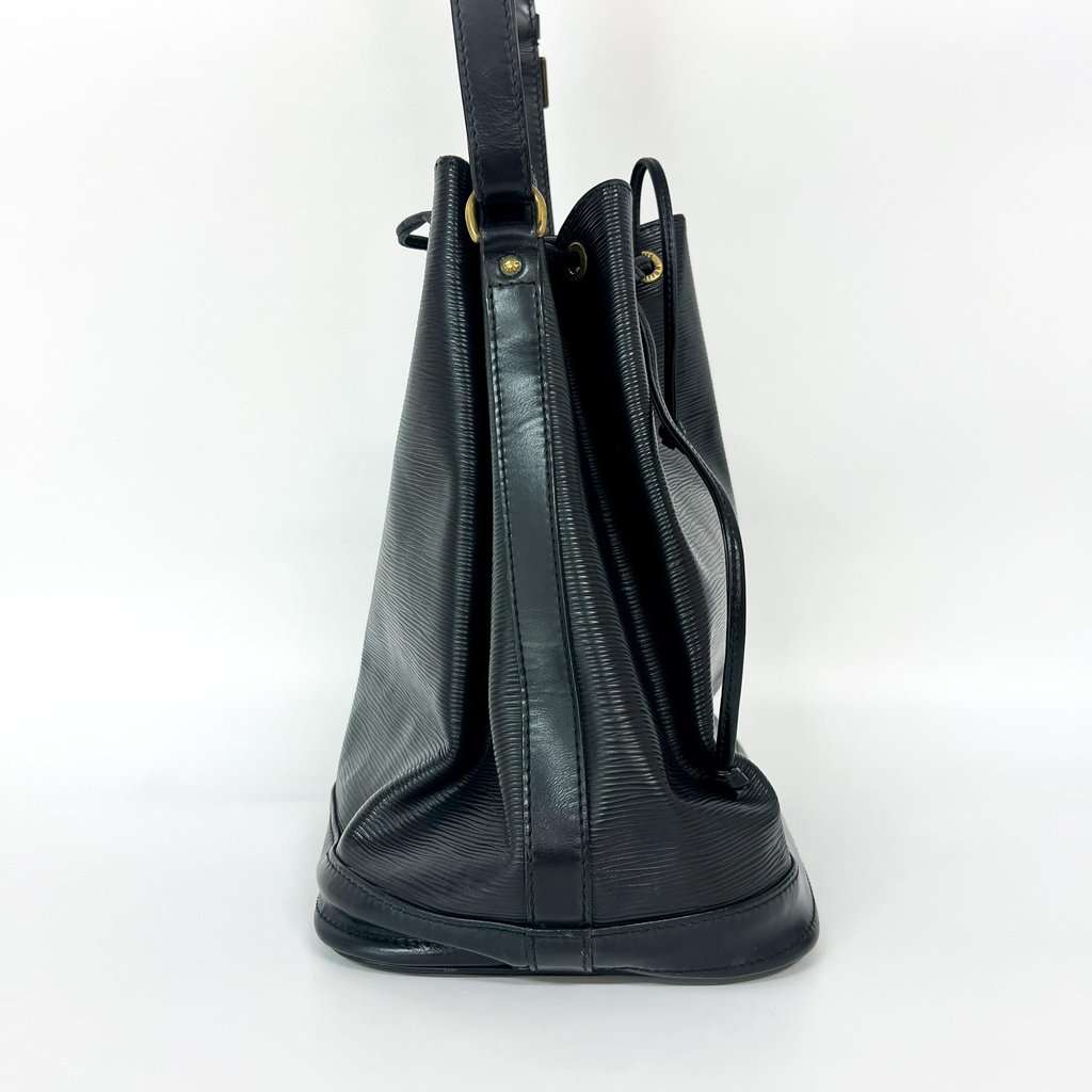 Louis Vuitton Epi Noé Black Black Leather Good - Model View