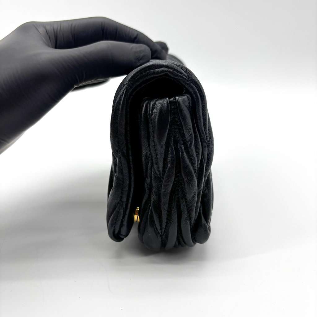 Miu Miu Matelasse Nappa Leather Pouch Black Black Leather Very good - Model View
