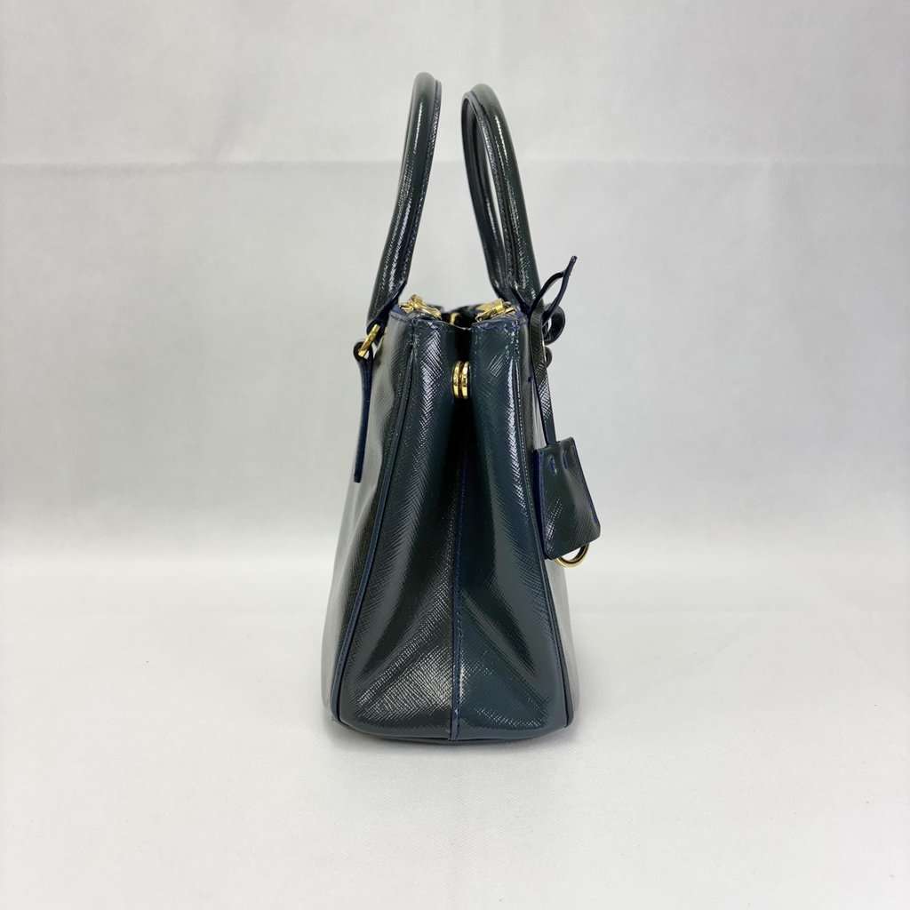 Prada Galleria Saffiano Patent Medium Green/Navy Green Leather Very good - Model View