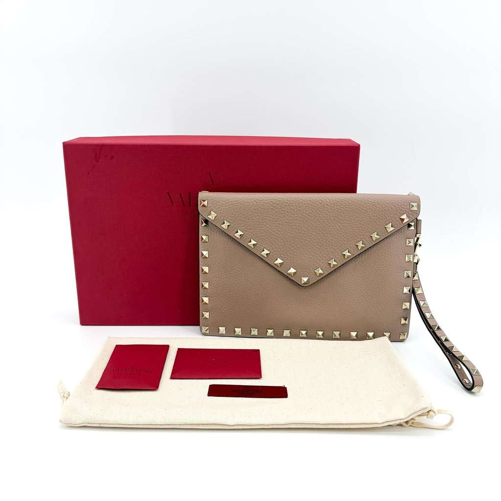 Valentino Garavani Rockstud Grain Calfskin Pouch Foodre Beige Leather Good - Back View