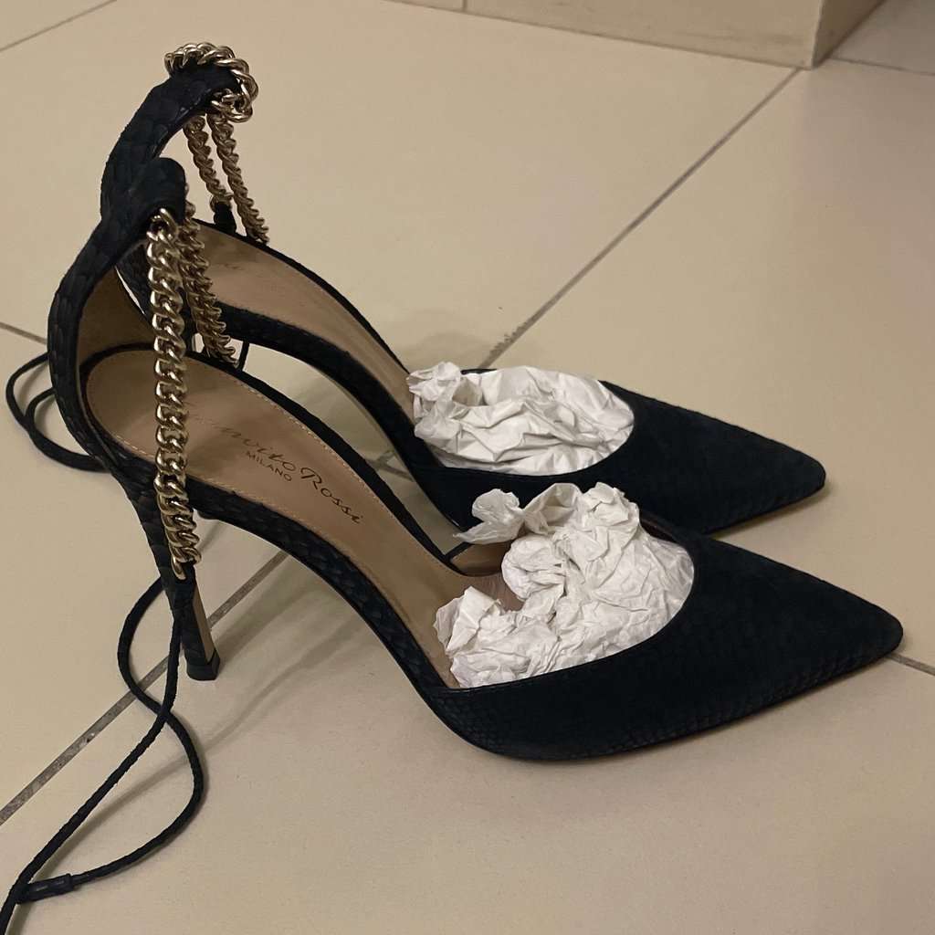 Gianvito Rossi 037 Black Leather Very good condition - Back View