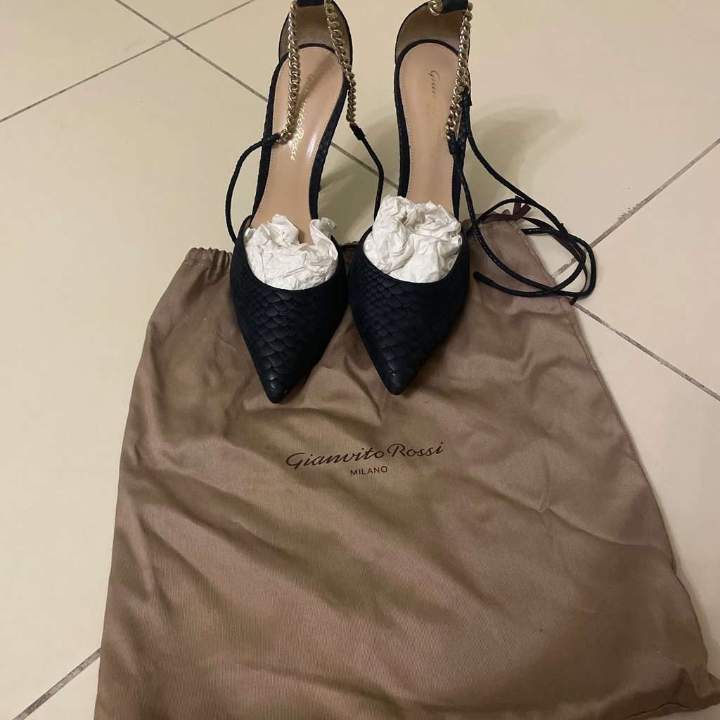 Gianvito Rossi 037 Black Leather Very good condition - Model View