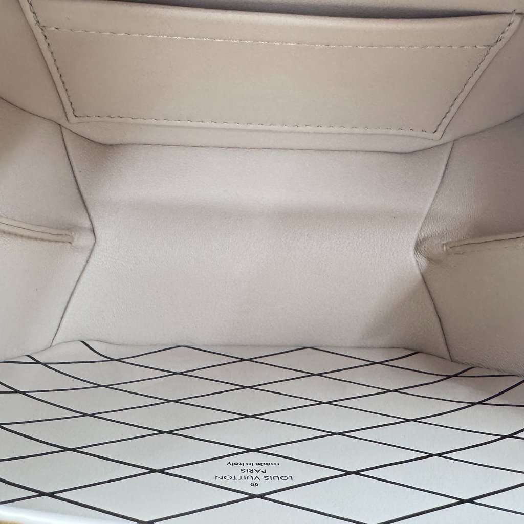 Louis Vuitton Petite Boite Chapeau Camel Leather Very good - Model View