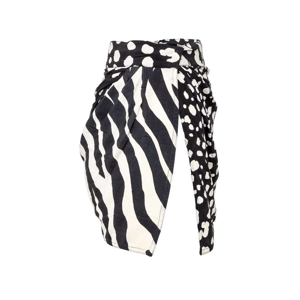 Gianni Versace Printed Mini Skirt - '90s Black Silk Good - Model View