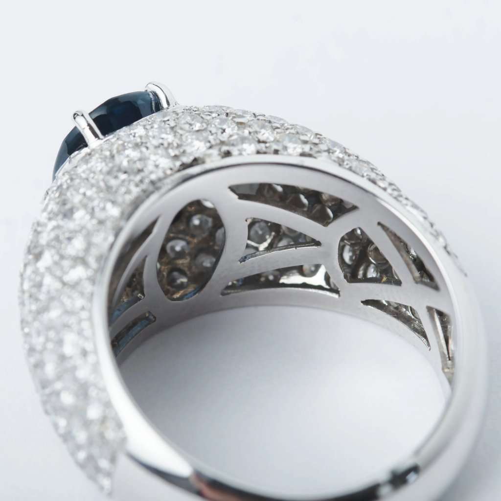 Unsigned Oval Sapphire & Diamond Pavé Ring – White Gold - '90s White Good - Inside View
