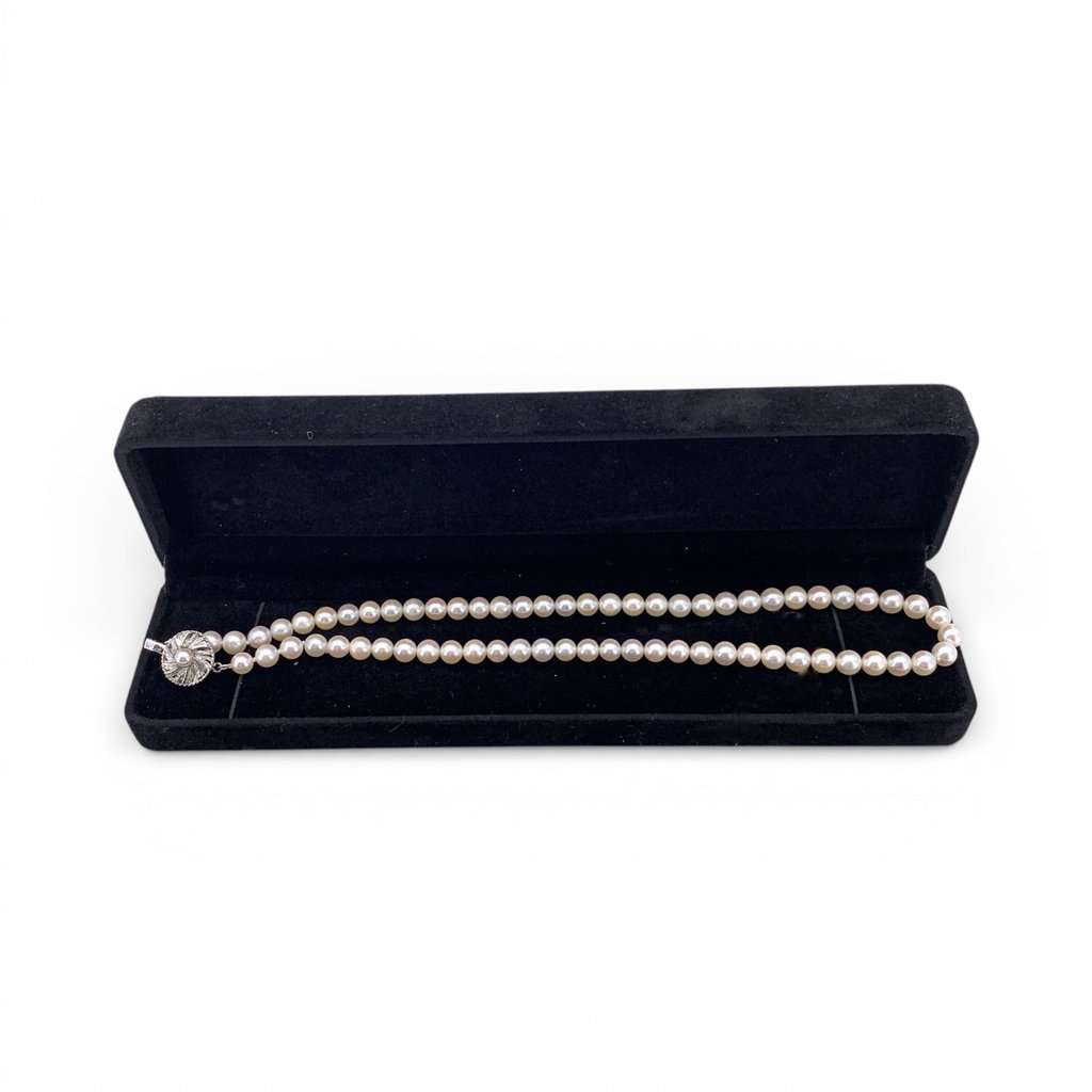 Unsigned Necklace White Lace Good - Box View
