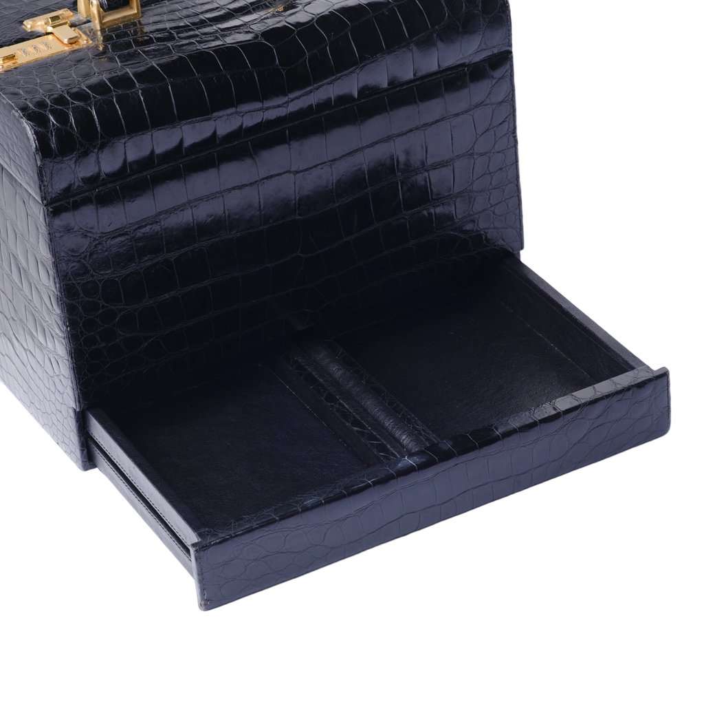 Unsigned Jardin des Sacs Crocodile Leather Beauty Case - '60s Black Leather Good - Model View