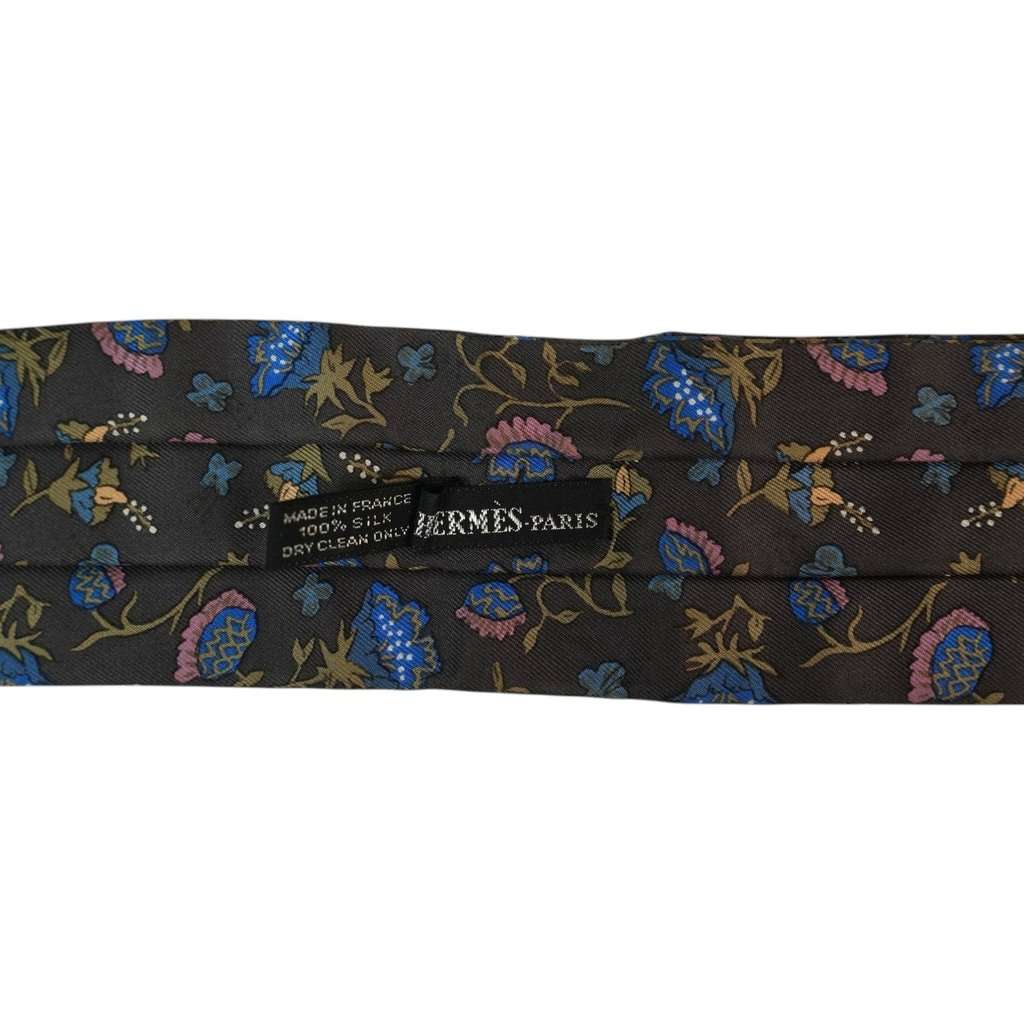 Hermes Scarf Grey Silk Good - Model View
