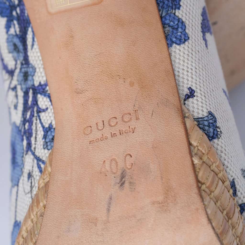 Gucci White & Blue Floral Canvas Horsebit Platform Pumps - '10s White Canvas Good - Box View