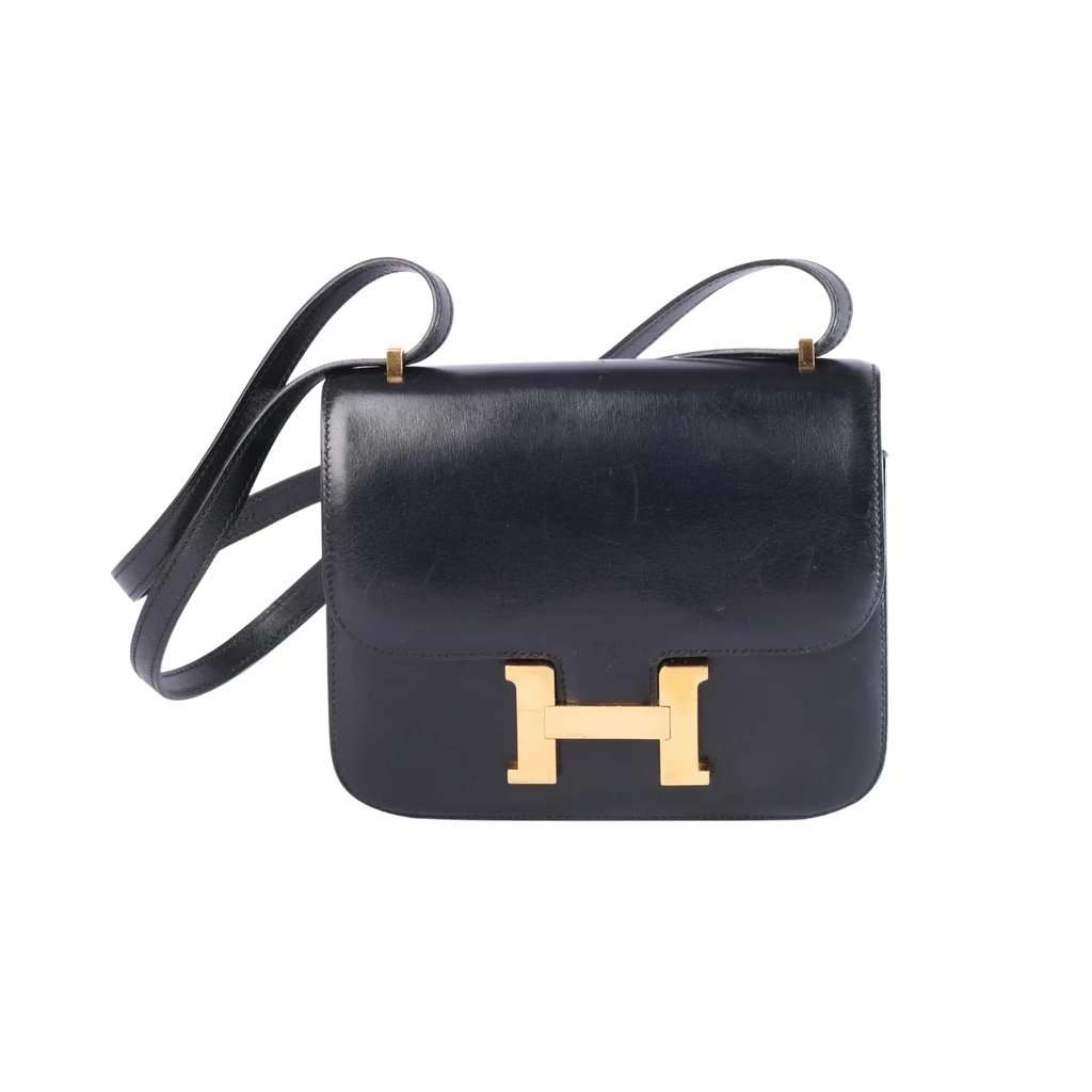 Hermès Constance 18 Black Box Calfskin Shoulder Bag - '80s Black Leather Good - Model View