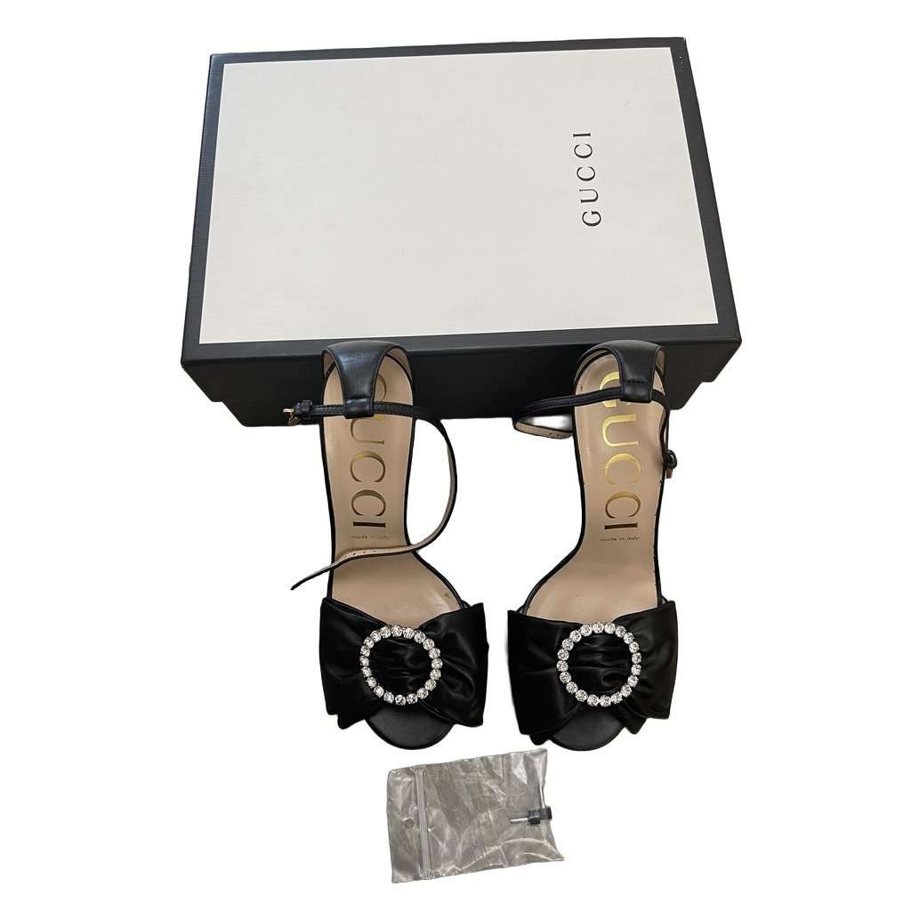Gucci Leather Crystal Embellished Sandals Black Very good condition - Front View