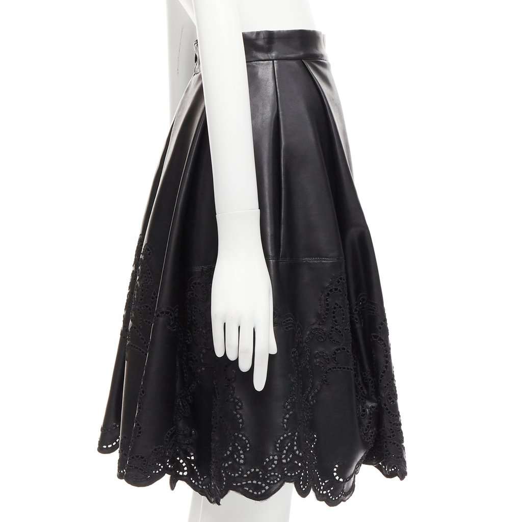 Ermanno Scervino Lattice Scalloped Skirt Black Polyamide Very good condition - Model View