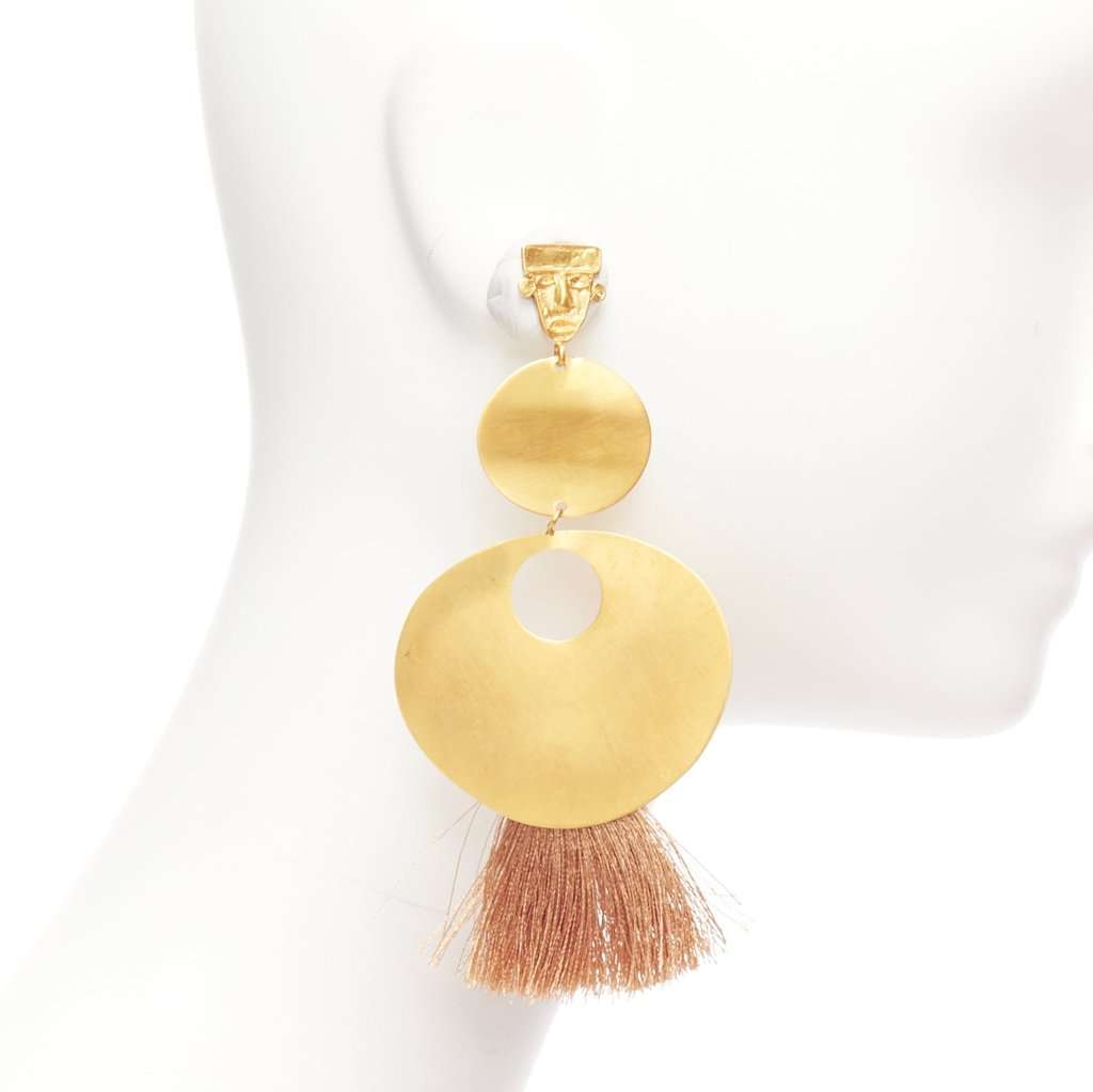 Unsigned Tribal Beige Earrings Gold Metal Fair condition - Model View