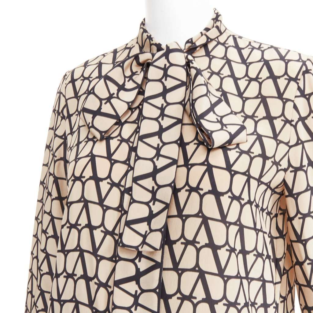 Valentino Garavani Beige Silk Top Beige Silk Very good condition - Back View