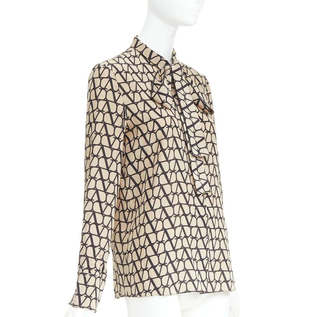 Valentino Garavani Beige Silk Top Beige Silk Very good condition - Inside View