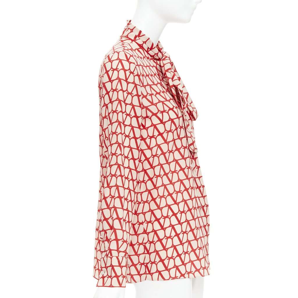 Valentino Garavani Red Silk Top Red Silk Good condition - Model View