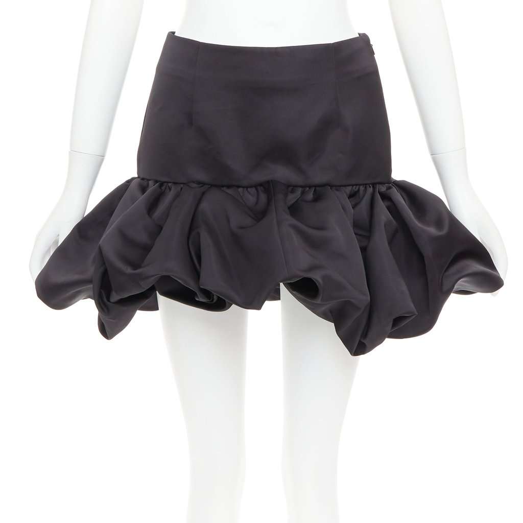 Area Black Silk Skirt Black Silk Very good condition - Front View