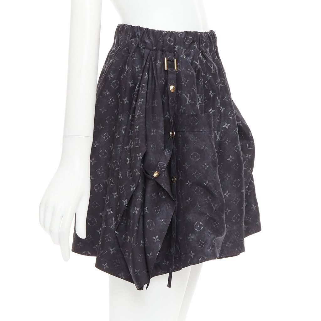 Louis Vuitton 1AAY5G Monogram Cloud Pocket Grey Silk Very good condition - Model View