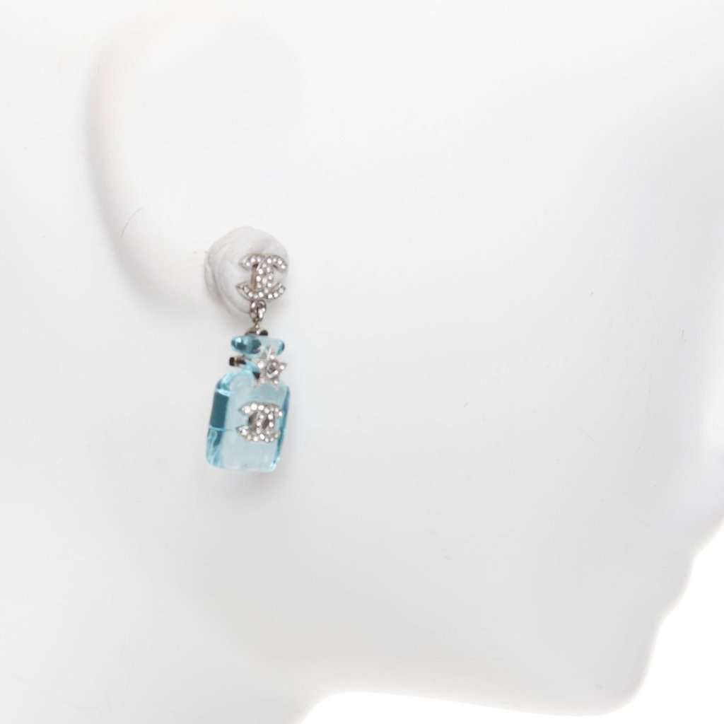 Chanel Blue Plastic Earrings Blue Plastic Very good condition - Model View