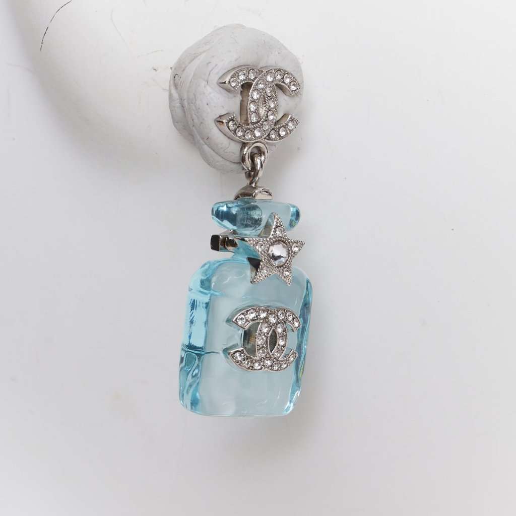 Chanel Blue Plastic Earrings Blue Plastic Very good condition - Box View