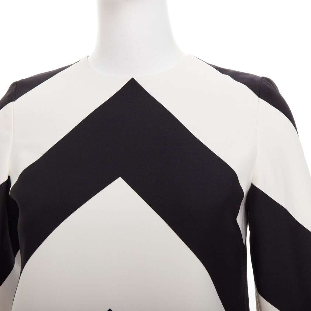 Valentino Garavani Black Wool Dress Black Wool Very good condition - Back View