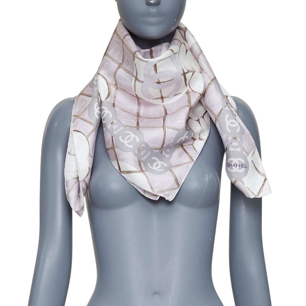 Chanel Pink Silk Scarf Pink Silk Very good condition - Front View