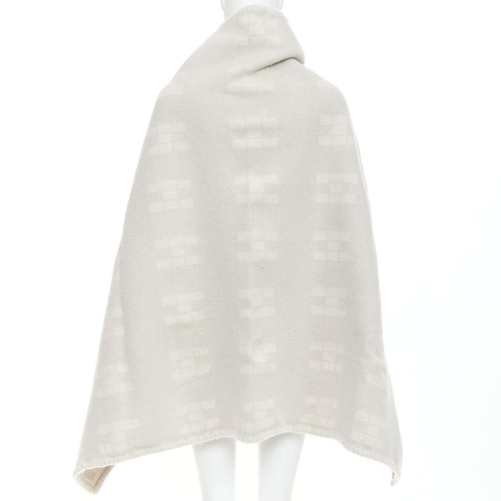Hermès Grey Cashmere Scarf Grey Cashmere Fair condition - Front View