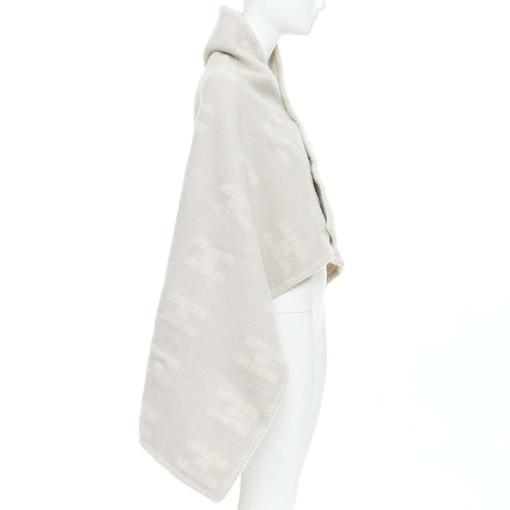 Hermès Grey Cashmere Scarf Grey Cashmere Fair condition - Model View