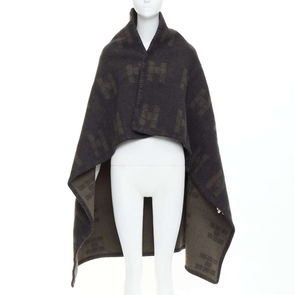 Hermès Khaki Scarf Khaki Fair condition - Front View