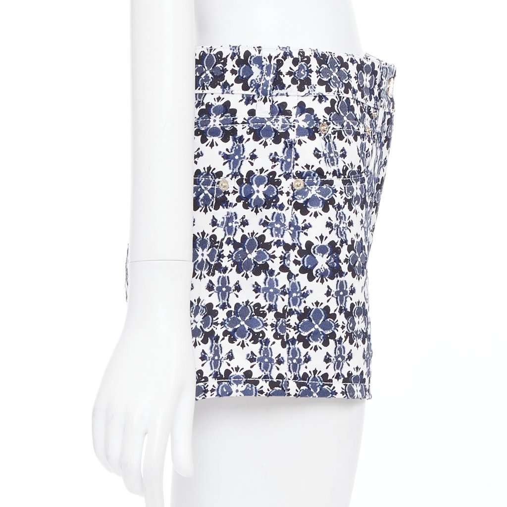 Louis Vuitton Blue Cotton Shorts Blue Cotton Very good condition - Model View